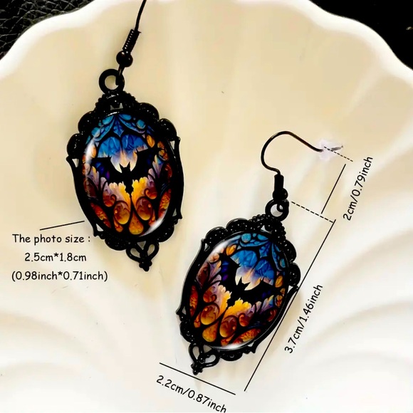 Vintage Cameo Style Gothic Bat‎ Earrings Glass Encased Alloy & Iron Hook - Picture 9 of 10